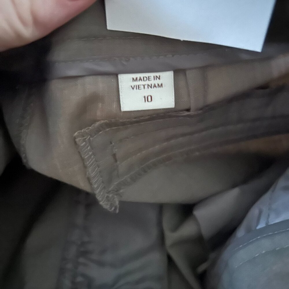 NWT Coldwater Creek Natural Fit Straight Leg Khaki Pants Women’s Size 10 Taupe - Picture 10 of 11